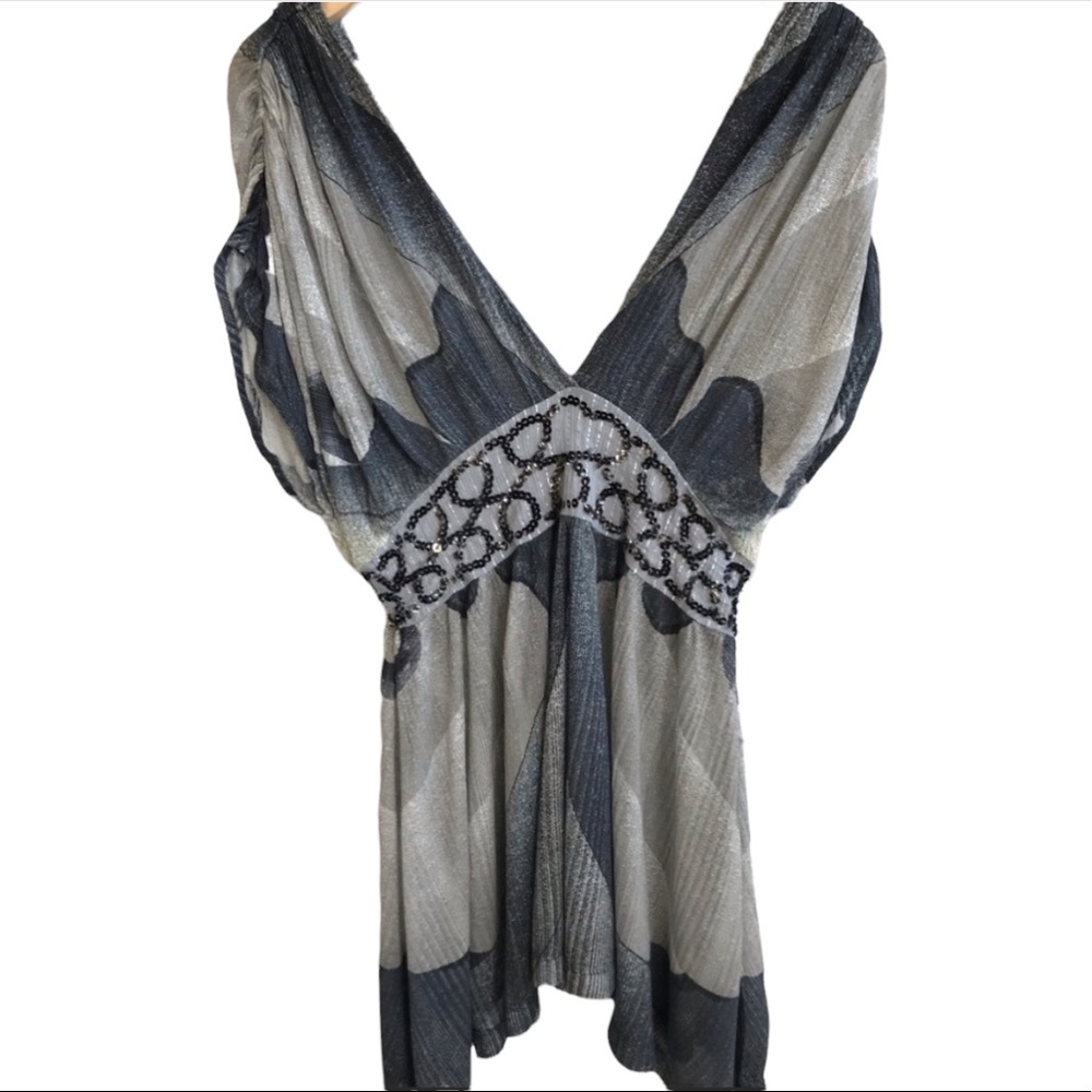 Free people kimono top, grey with beading at waist. Size small - Picture 8 of 10